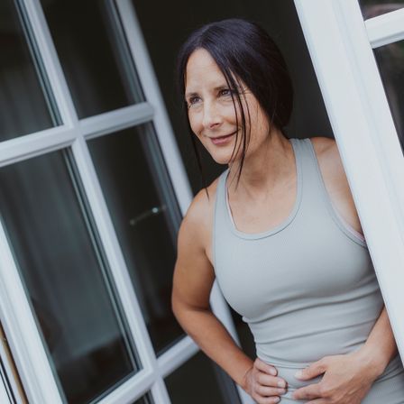 Bild enthält, Face, Happy, Head, Person, Smile, Adult, Female, Woman