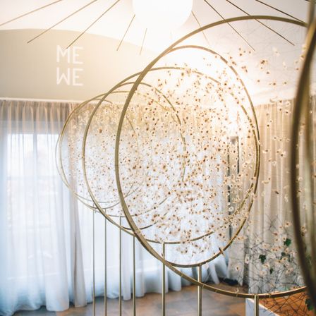 Bild enthält, Indoors, Interior Design, Lamp, Chandelier