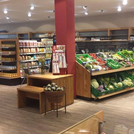 Bild enthält, Shop, Indoors, Architecture, Building, Grocery Store, Market, Supermarket