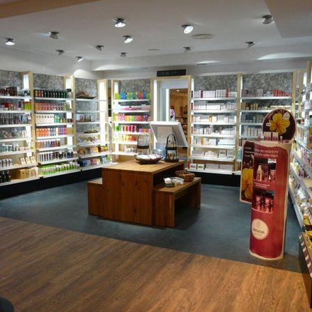 Bild enthält, Shop, Architecture, Building, Indoors, Grocery Store, Market, Supermarket