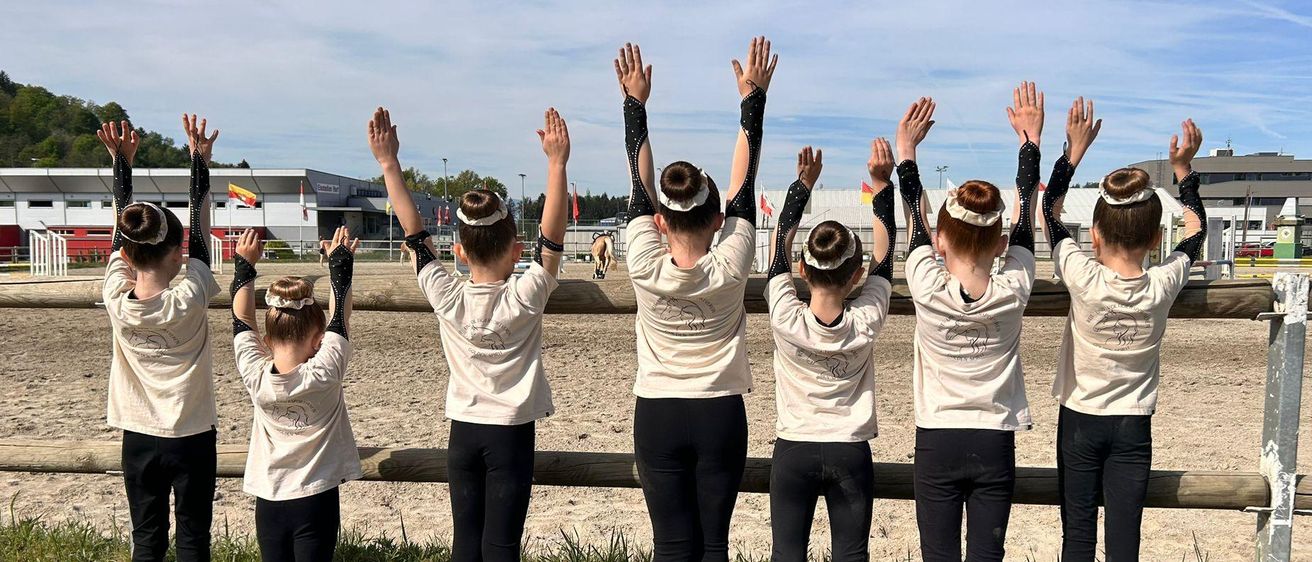 Bild enthält, People, Person, Face, Happy, Head, Female, Girl, Teen, Triumphant, Celebrating