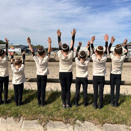 Bild enthält, People, Person, Grass, Female, Girl, Teen, Happy, Head, Park, Portrait