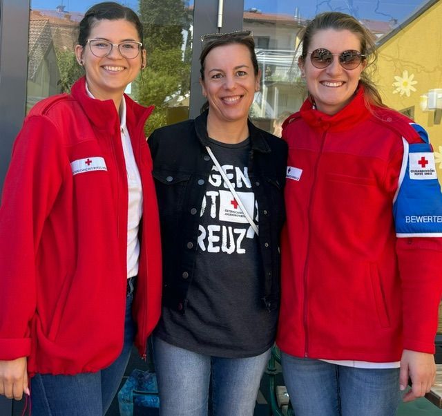 Bild enthält, Adult, Female, Person, Woman, Jacket, Male, Man, Glasses, Pants, T-Shirt