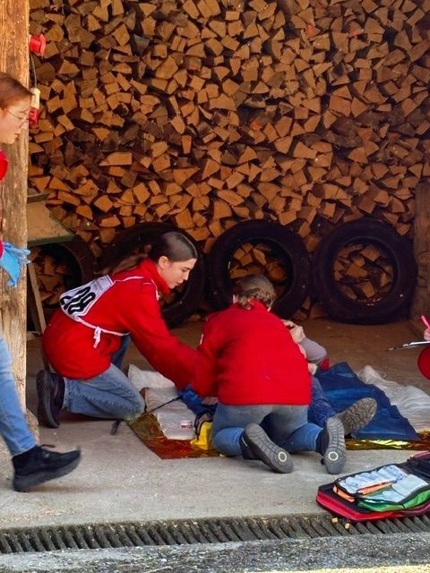 Bild enthält, Pants, Shoe, Person, Photography, Portrait, Boy, Child, Male, Jeans, Glasses
