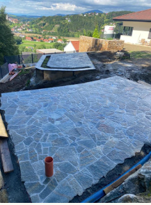 Bild enthält, Path, Walkway, Flagstone, Building, Housing, Outdoors, Backyard, Yard, House, Patio