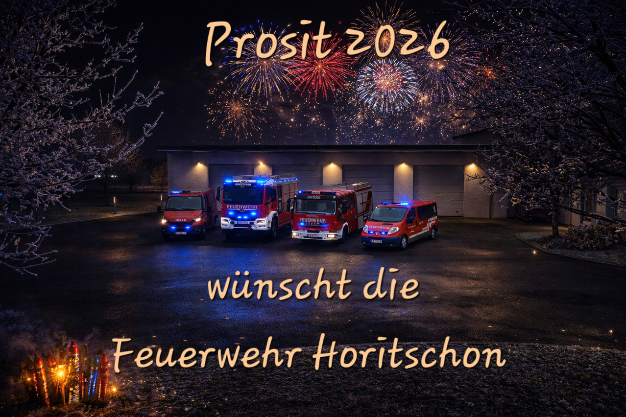 Vier Feuerwehrautos stehen vor einem Gebäude mit Feuerwerk am Himmel, das 'Prosit 2026' sagt. Darunter steht 'wiinscht die Feuerwehr Horitschon'.