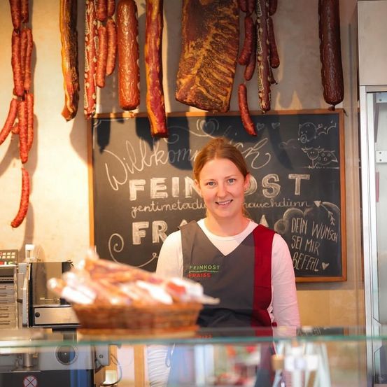 Bild enthält, Butcher Shop, Shop, Person, Face, Head