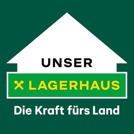 Ein grünes und weißes Bild mit einem weißen hausförmigen Objekt, beschriftet mit 'UNSER' und einem grünen Rechteck, das 'X LAGERHAUS' sagt, mit dem Text 'Die Kraft fürs Land' darunter.
