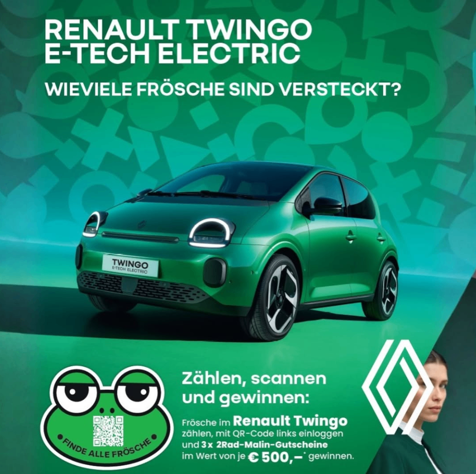 Das Plakat zeigt einen grünen Renault Twingo e-Tech Electric mit dem Nummernschild Twingo e-Tech Electric. Die Werbung lädt zum Zählen versteckter Frösche ein, um Preise zu gewinnen. Es enthält einen QR-Code zum Einloggen und Scannen.