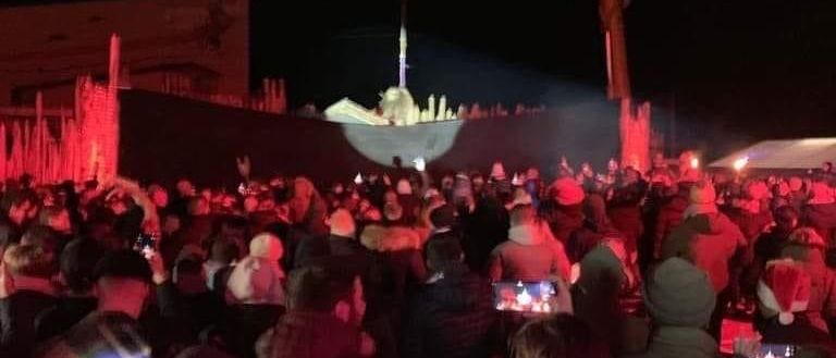 Bild enthält, Urban, People, Person, Night Life, Adult, Male, Man, Fun, Party, Concert