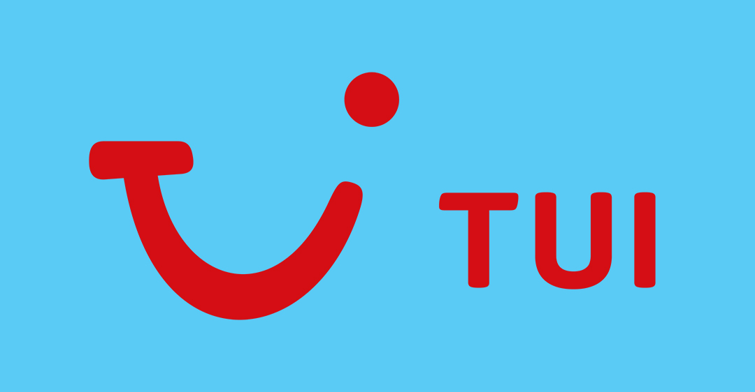 Das Logo für TUI, ein Reiseunternehmen, mit einem roten Smiley-Gesicht und einem roten Punkt, sowie dem Wort TUI in fetten roten Buchstaben.