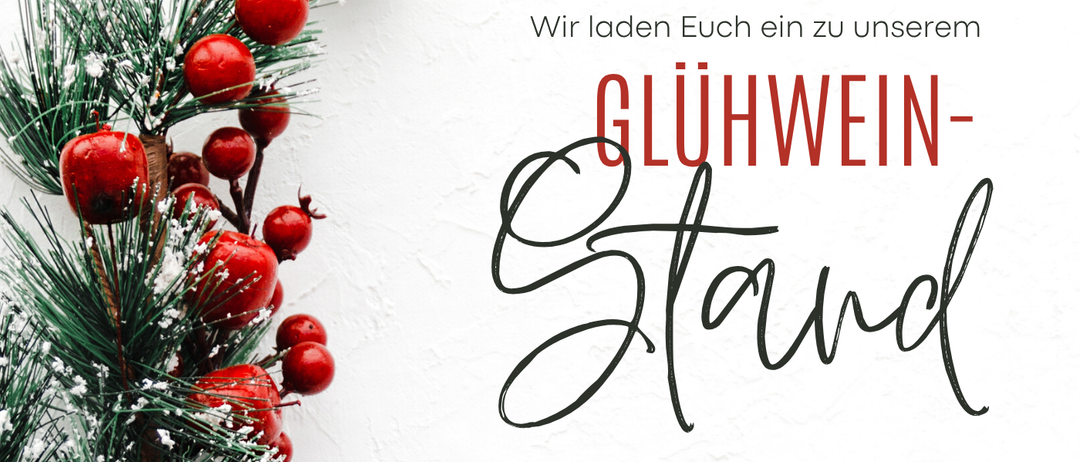 Plakat mit winterlichen Dekorationen, das einen Glühweinstand am 28. November 2025 von 10:00 bis 17:00 Uhr im Reisebüro Fürstenfeld ankündigt. Besucher werden eingeladen, Glühwein zu genießen und die vorweihnachtliche Stimmung mitzuerleben.