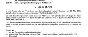 Das Dokument vom 04. Mai 2026 der Bezirkshauptmannschaft Gusing beschreibt eine Verordnung gegen Waldbrände. Es betont das Verbot des Verbrennens von Baumresten und Windbruch in den örtlichen Wäldern ab dem 05.05.2026. Die Verordnung zielt darauf ab, Waldbrände zu verhindern und richtet sich an verschiedene Behörden.