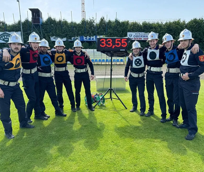 Adult, Male, Man, Person, Groupshot, Worker, Officer, Police Officer