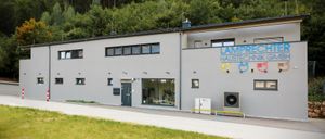 Bild enthält, Architecture, Building, Grass, Plant