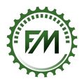 Ein kreisförmiges Logo mit grünem Zahndesign, das die Buchstaben FM in fetter, grüner Schrift zeigt. Das Logo ist vor weißem Hintergrund gesetzt.