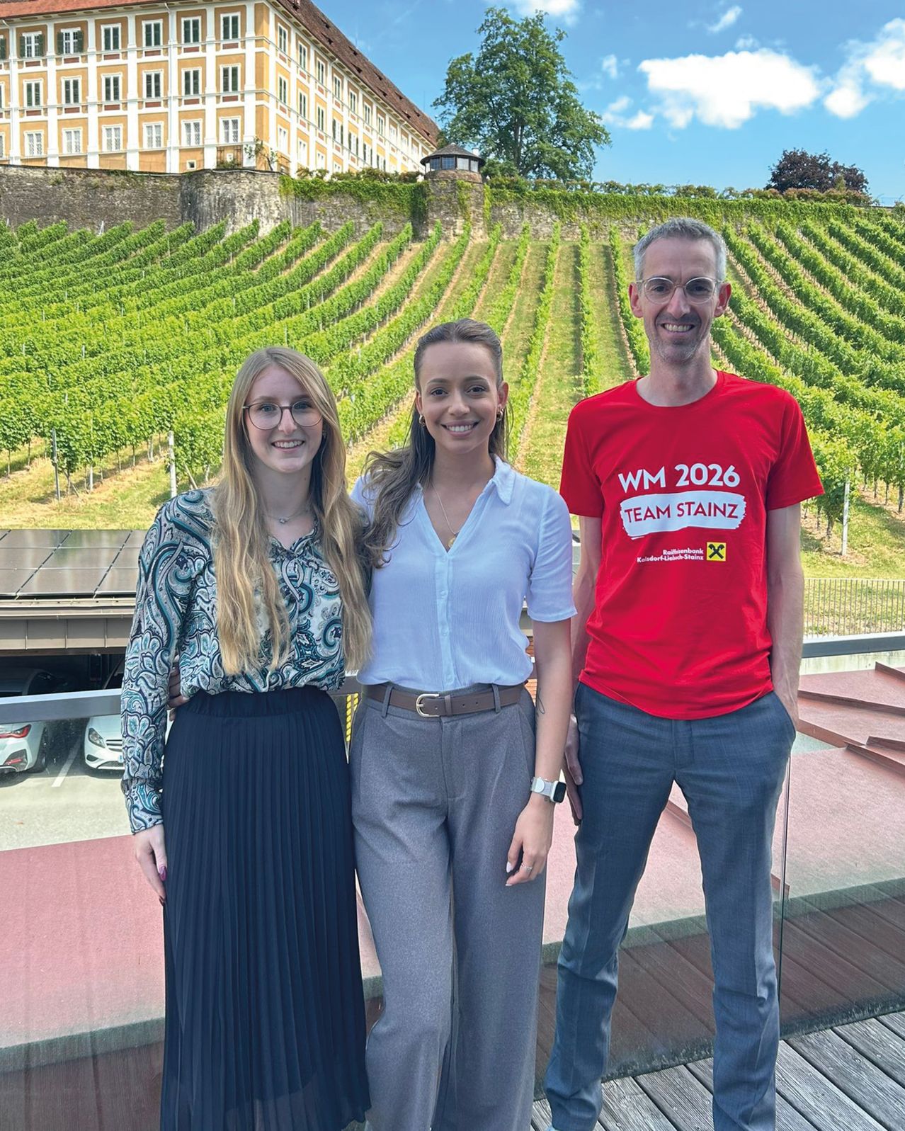 Neue Mitarbeiterinnen Lea und Elmedina, Raiffeisenbank Kalsdorf-Lieboch-Stainz