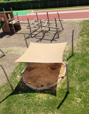 Bild enthält, Grass, Plant, Play Area, Outdoor Play Area, Outdoors, Lawn, Furniture