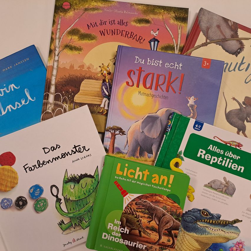 Eine Sammlung von Kinderbüchern mit verschiedenen Illustrationen und Titeln, einschließlich 'Mit dir ist alles wunderbar', 'Du bist echt stark!' und 'Alles über Reptilien'. Die Bücher haben lebhafte Einbände mit Tieren, Dinosauriern und bunten Illustrationen.