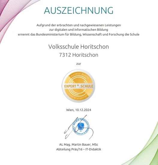 Ein Zertifikat, ausgestellt vom österreichischen Bundesministerium für Bildung, Wissenschaft und Forschung, das Volksschule Horitschon für ihre Leistungen in der digitalen und informationellen Bildung würdigt. Das Zertifikat ist auf den 10. Dezember 2024 datiert und von AL Mag. Martin Bauer, MSc, unterzeichnet.
