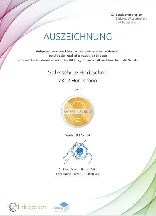 Ein Zertifikat, ausgestellt vom österreichischen Bundesministerium für Bildung, Wissenschaft und Forschung, das Volksschule Horitschon für ihre Leistungen in der digitalen und informationellen Bildung würdigt. Das Zertifikat ist auf den 10. Dezember 2024 datiert und von AL Mag. Martin Bauer, MSc, unterzeichnet.