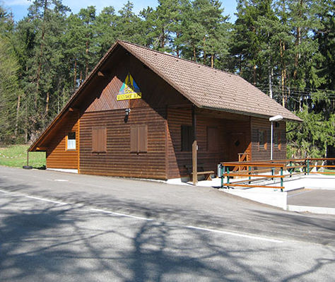 Bild enthält, Architecture, Building, Cabin, House, Housing, Log Cabin, Outdoors, Shelter