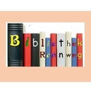 Eine Reihe von Büchern mit bunten Buchstaben, die 'Bibliothek Rennweg' bilden, alphabetisch geordnet.