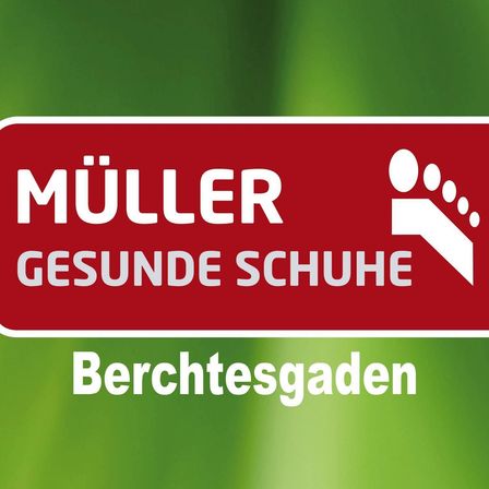 Ein rotes Schild mit weißem Text 'MULLER GESUNDE SCHUHE' und einem Fuß-Icon, auf grünem Hintergrund. Unten steht 'Berchtesgaden' in weiß.