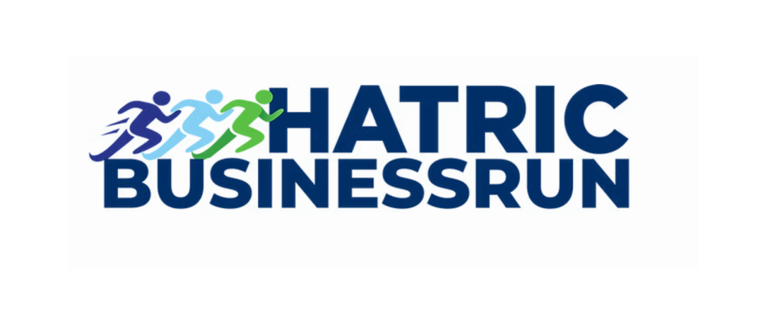 Das Bild zeigt ein Logo für 'Hatrick Business Run' mit zwei laufenden Figuren in Grün und Blau. Das Wort 'BUSINESS' ist in Blau, während 'HATRICK' in fetten blauen Buchstaben steht. Der Hintergrund ist weiß.