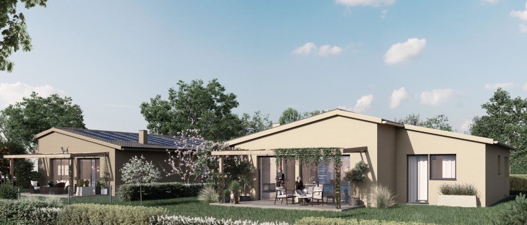 Eine künstlerische Darstellung eines modernen Hauses mit Solarpanelen, umgeben von einem Garten mit rosa Blumen und Grünpflanzen.