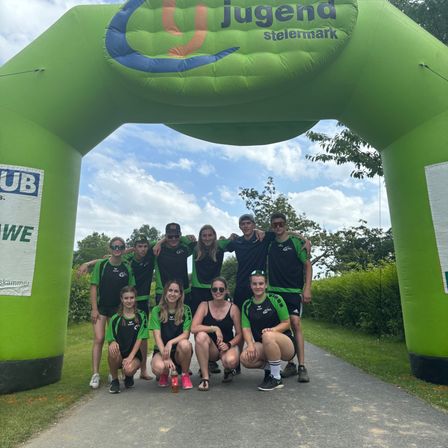 Bild enthält, Grass, Park, People, Person, Shorts, T-Shirt, Adult, Female, Woman, Summer