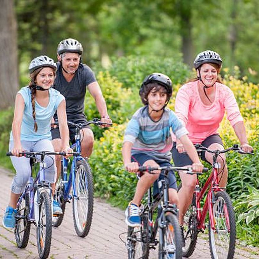 Bild enthält, Bicycle, Cycling, Person, Sport, Transportation, Vehicle, People, Helmet