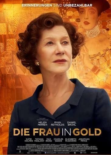 Ein Filmplakat zeigt eine Frau mit kurzen, gelockten Haaren, die eine dunkelblaue Bluse trägt. Der Hintergrund ist ein goldenes abstraktes Design. Der Titel 'Die Frau in Gold' ist prominent in Gold dargestellt.