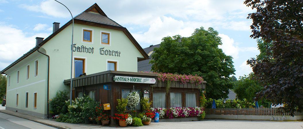 Bild enthält, Hotel, Inn, Villa, City, Street, Neighborhood, Cottage, Resort, Monastery, Potted Plant