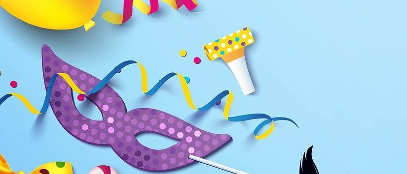 Ein blauer Hintergrund mit verschiedenen Partyartikeln wie Ballons, einer Maske und Konfettibändern. Bunte Konfetti und ein Lollipop-Stift sind verstreut.