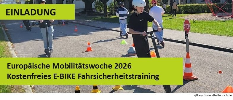Plakat für einen kostenlosen E-Bike-Sicherheitskurs in Heiligenkreuz am Waasen, Österreich. Es zeigt eine Person, die ein E-Bike fährt, mit Verkehrskegeln und einem Stoppschild im Hintergrund. Die Veranstaltung ist für den 18. und 19. September 2026 geplant.