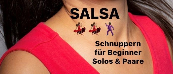 Eine lächelnde Frau mit einem roten Kleid und einem temporären Tattoo von Salsa-Tänzern auf ihrer Brust. Der Text lautet 'Salsa Schnuppern für Anfänger Solos & Paare' mit einem Datum und einer Zeit darunter.