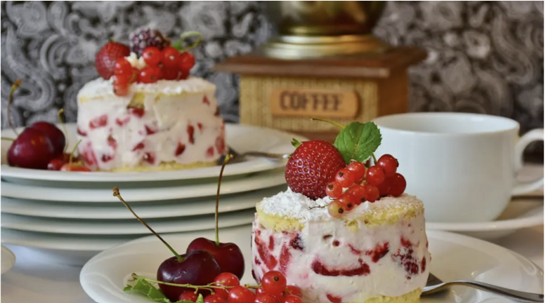 Food, Food Presentation, Cup, Cream, Dessert, Frozen Yogurt, Birthday Cake, Cake, Sundae