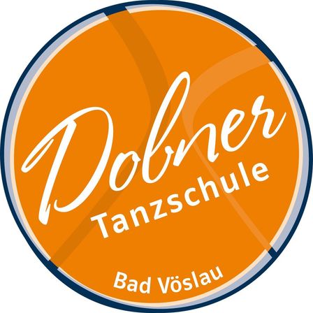 Orange rundes Logo für die Dobmer Tanzschule in Bad Vöslau, Österreich. Es zeigt den Namen Dobmer in weißer Schrift mit blauem Rand.