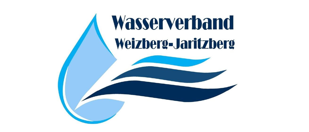 Logo des Wasserverbandes Weißberg-Jaritzberg, mit einem blauen Wassertropfen und Wellen. Die Worte Wasserverband Weißberg-Jaritzberg sind in Fettdruck geschrieben.