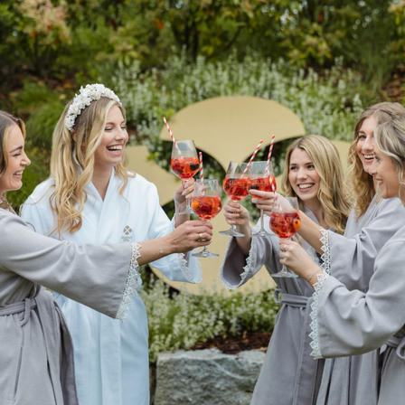 Bild enthält, Adult, Female, Person, Woman, Bride, Fun, Party, Outdoors, Face, Ring