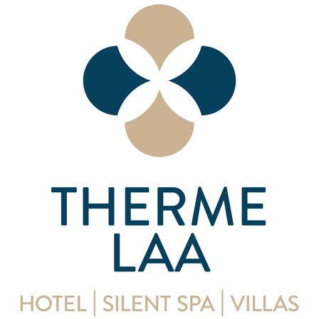 Das Logo von Therme LAA zeigt ein blaues und braunes Blumendesign über dem Text 'THERME LAA'. Darunter sind die Worte 'HOTEL', 'RUHIGER SPA' und 'VILLEN' zu sehen.