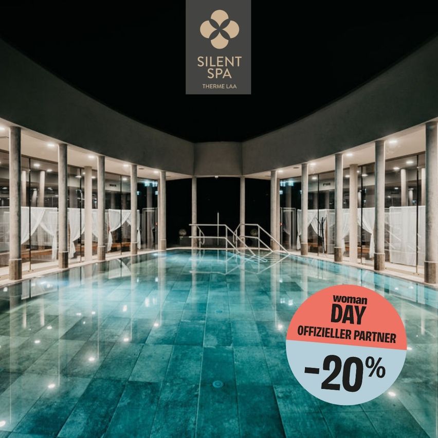 Bild enthält, Floor, Pool, Building, Hotel, Resort, Swimming Pool, Interior Design, Advertisement, Poster, Flooring