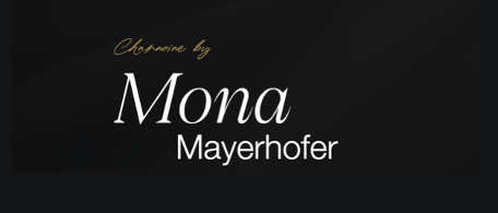 Ein schwarzer Hintergrund mit dem Text 'Chapone von Mona Mayerhofer' in weiß und gold hervorgehoben.