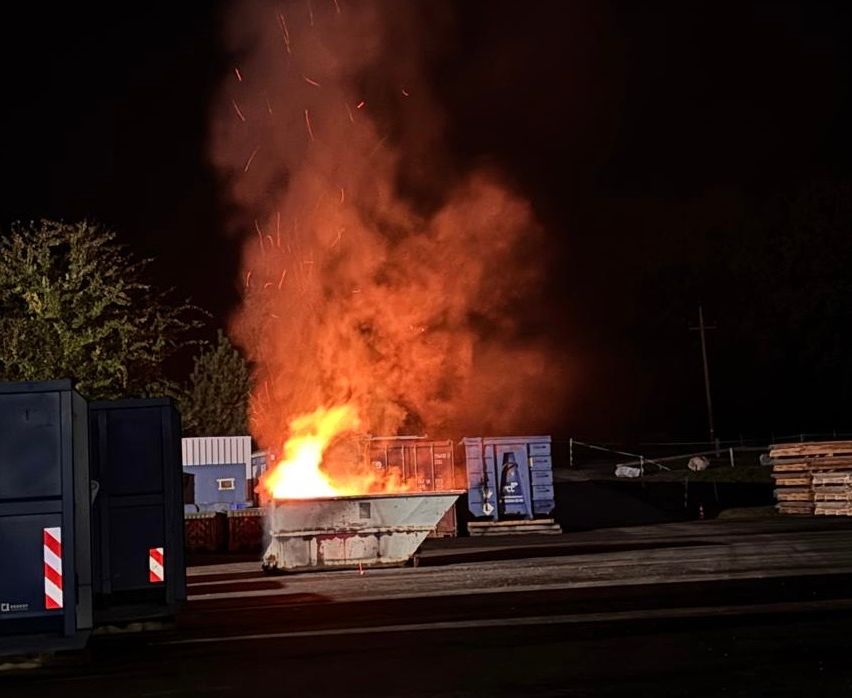 Bild enthält, Fire, Explosion