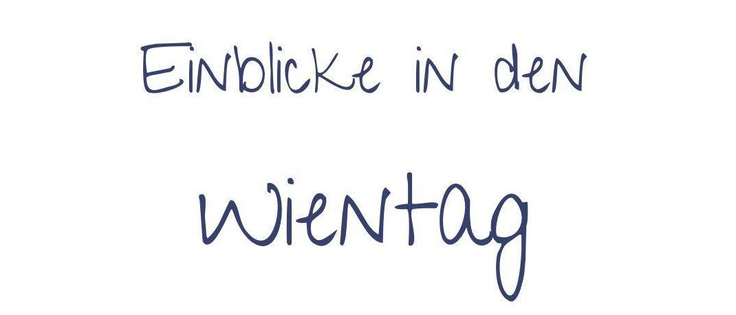Blaue und weiße Grafik mit dem Text 'Einblicke in den wientag' in blauer kursiver Schrift.