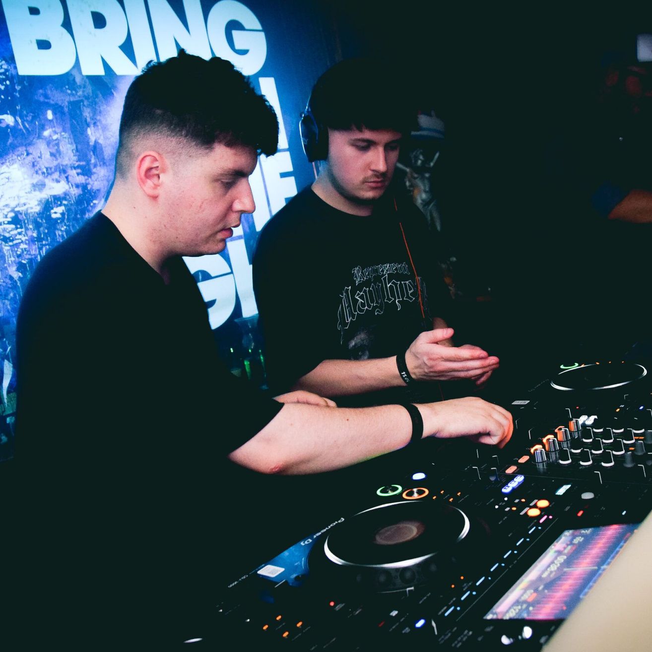 Bild enthält, Adult, Male, Man, Person, Face, Head, Dj