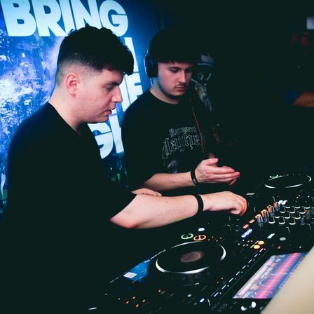 Bild enthält, Adult, Male, Man, Person, Face, Head, Dj