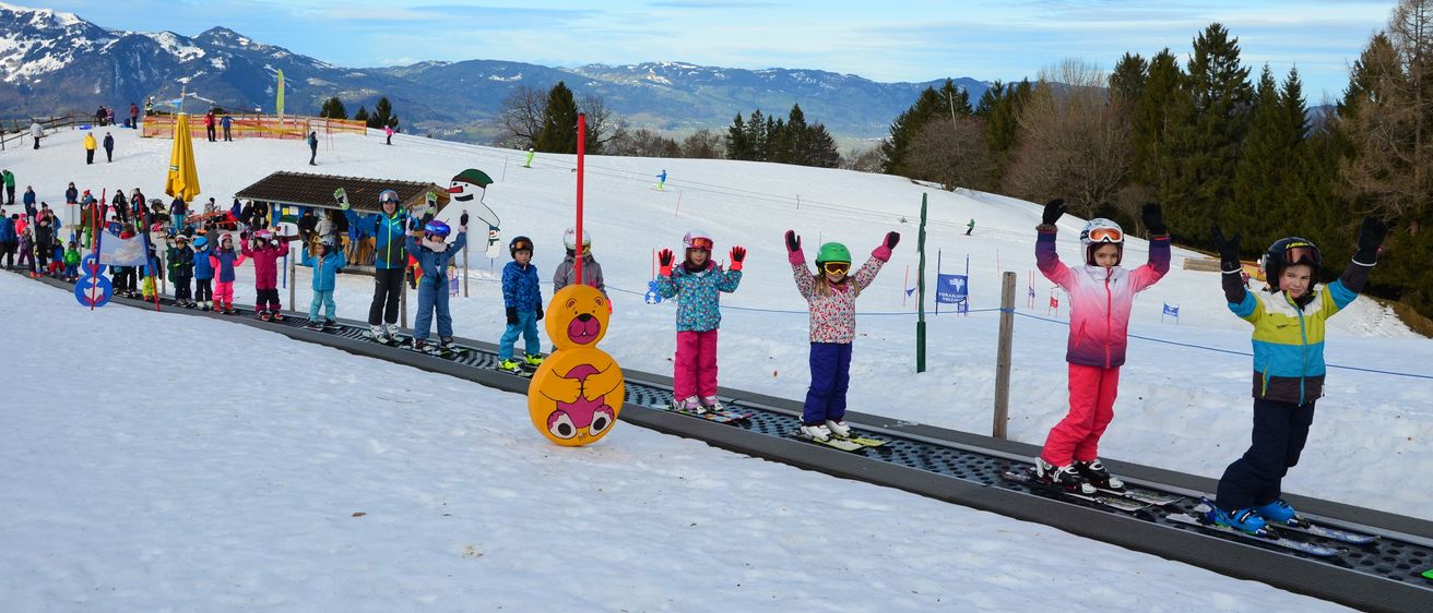Bild enthält, Nature, Outdoors, Piste, Snow, Boy, Child, Male, Person, Glove, Tree
