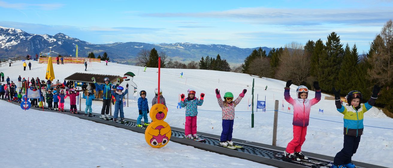 Bild enthält, Nature, Outdoors, Piste, Snow, Boy, Child, Male, Person, Glove, Tree